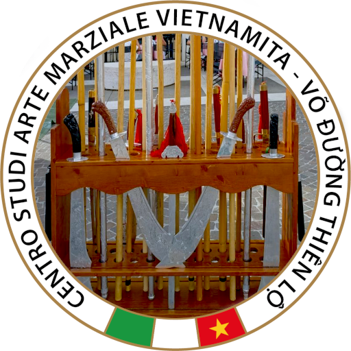 Una foto delle armi tradizionali durante una dimostrazione.